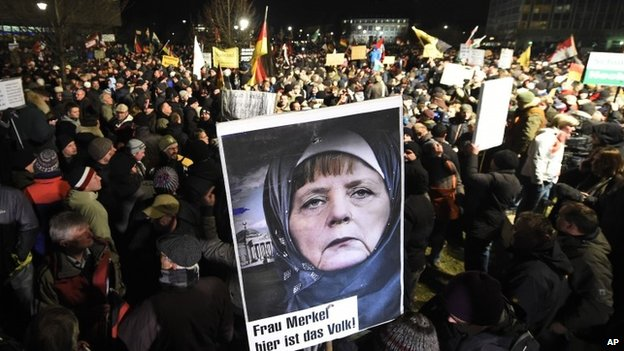 Europea - 'La crisis migratoria puede llevar a Alemania a la Guerra Civil' - Página 9 Merkel